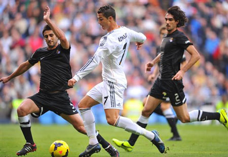 C. Ronaldo tỏa sáng với cú hattrick vào lưới Sociedad